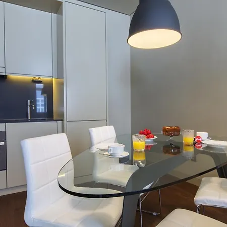 Apt In 8 Building - Center Lisbona